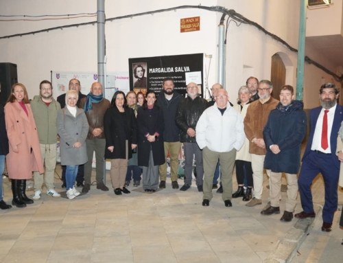 L’Ajuntament oficialitza el nom de la Plaça Margalida Salvà Tomàs amb la col·locació d’una placa en el seu honor